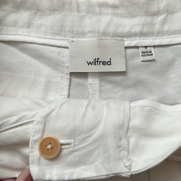 Aritzia Wilfred Shorts - Picture 2 of 5